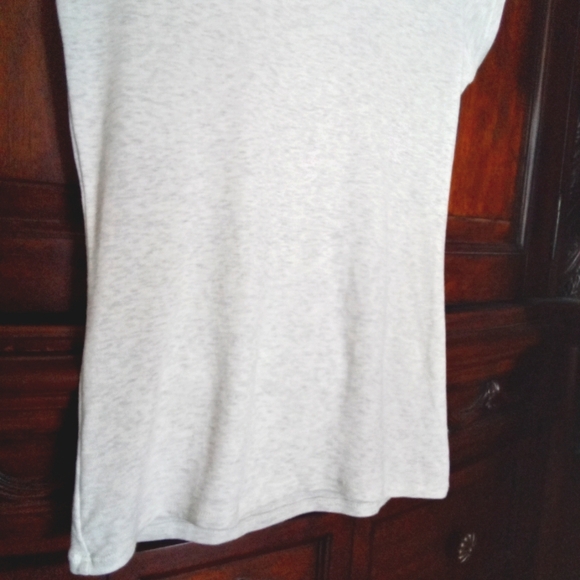 Willi Smith Heathered Grey V-Neckline Tee Shirt - Picture 8 of 9